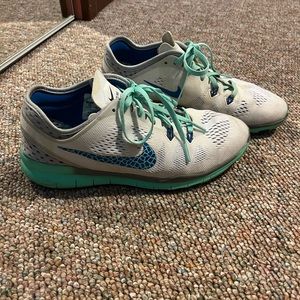 Nike sneakers size 7.5